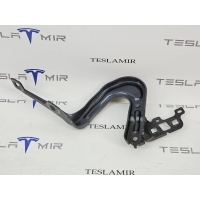 Петля капота левая Tesla Model Y 2022 1660526-00