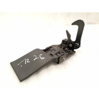 Крюк замка капота Audi Q3 8UB 8U0823480B