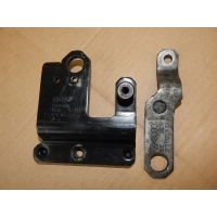 Volkswagen t5 крючок крепление двигателя 070103390b 070103390d