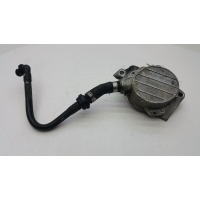 Насос вакуумный Volkswagen Golf-4 2000 038145101B