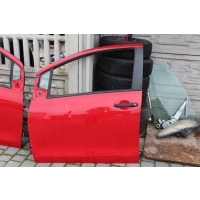 Дверь левый передняя yaris ii цвет 3p0 5d повреждены