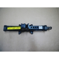 Toyota домкрат подъёмник автомобильный 09111-aa010