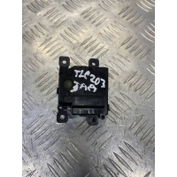 Моторчик заслонки печки Toyota Land Cruiser 200 (2008-2021) 2010 0638000920
