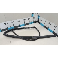 Уплотнитель стекла двери Toyota Yaris (2005 - 2011) 681420D050