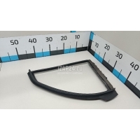 Уплотнитель форточки правой Toyota Yaris (2005 - 2011) 681880D050