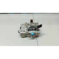 Блок предохранителей Toyota Yaris (2005 - 2011) 8273052541