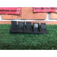 Кронштейн бампера Land Rover Discovery 3 DQL000081