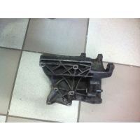 Кронштейн генератора Mercedes C W203 2003 A1110960645,A1110900640
