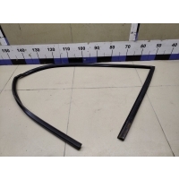 Уплотнитель стекла двери HYUNDAI i30 2007-2012 825402R000