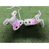 петля двери Toyota Vitz SCP90 2009 68710-12151, 68730-33021
