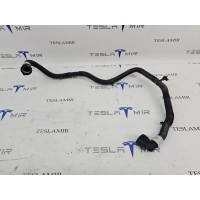 Патрубок радиатора Tesla Model Y 2022 1077585-00