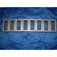 решетка радиатора JEEP GRAND CHEROKEE (ZJ) 1993-1998 JEEP GRAND CHEROKEE (ZJ) 1993-1998 1994 55054889, 55054890,