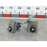 Петля крышки (двери) багажника Volkswagen Golf 5 (2003-2008) 2004 5K6827301A
