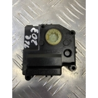 Моторчик заслонки печки Toyota Land Cruiser 200 (2008-2021) 2010 0638001100