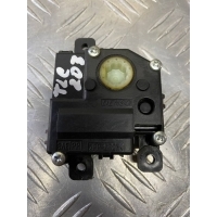 Моторчик заслонки печки Toyota Land Cruiser 200 (2008-2021) 2010 0638001030