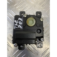 Моторчик заслонки печки Toyota Land Cruiser 200 (2008-2021) 2010 0638001030