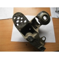 Кронштейн опоры двигателя VW Passat (B5) 1996-2000 4B0199351B