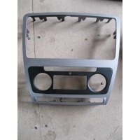 Накладка декоративная Skoda Octavia (A5 1Z-) 2004-2013 1Z0858069
