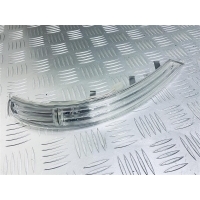 Повторитель передний левый Volkswagen Touareg 2009 7L6949101C