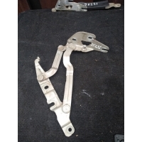 Петля крышки багажника правая Audi A6 2000 4B5827302F,4E0823302G,