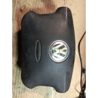 Подушка безопасности водителя Volkswagen Passat 2002 3B0880201BM,,