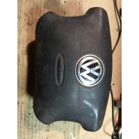 Подушка безопасности водителя Volkswagen Passat 2002 3B0880201AE,,