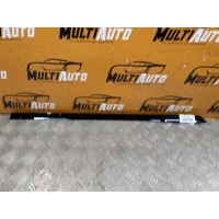 Молдинг стекла двери Задн. Land Rover Discovery 5 LR105210