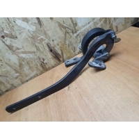 Петля крышки багажника левая VOLKSWAGEN TOUAREG 7L 2007 7L6827301E