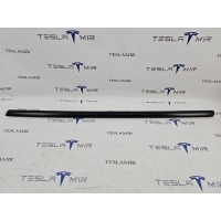 Молдинг двери передней левой Tesla Model Y 2022 1621166-00
