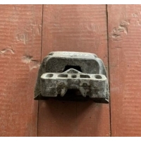 Опора кпп левая Октавия 1U Kia 1J0199555AK 1J0199555AK