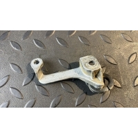Кронштейн корпуса воздушного фильтра Mercedes C/W203 2000-2008 A6120940041