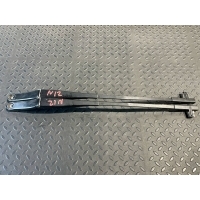 Поводок стеклоочистителя Volkswagen Golf/5 2003-2009 5М0955409А, 5М0955410А