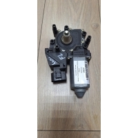 Мотор стеклоподъемника передний левый Audi A4 (B5) 1994-2000 8D0959801B