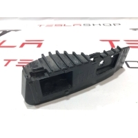 Кронштейн Tesla Model 3 2022 1083993-00-D