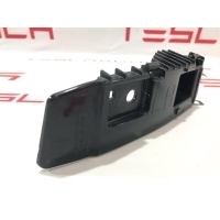 Кронштейн Tesla Model 3 2022 1083992-00-D