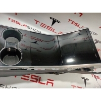 Вещевой ящик центральной консоли Tesla Model Y 2020 1516036-00-B,1536685-00-B