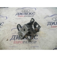 петля двери VW Jetta 2005-2011 2008 1K0831412M