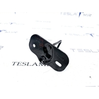 Петля (ригель) замка капота (одиночная) Tesla Model Y 2022 1505712-00