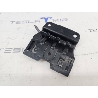 Кронштейн Tesla Model Y 2022 1706670-00