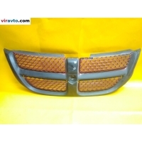 Решетка радиатора Dodge Caravan 4 поколение (2001-2007) 2003 04857296AA