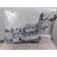 Кронштейн генератора 2.4D5. D5244T. Volvo S60 2007 30757068