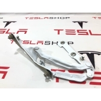 Петля крышки багажника Tesla Model 3 2022 1667399-00-C