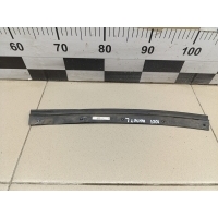 Уплотнитель капота VW Jetta 2011> 5C6823707