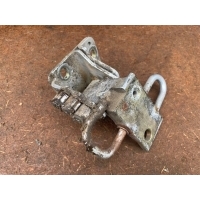 Петля двери передней левой Volkswagen Golf 4 1999
