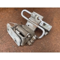 Петля двери передней правой Volkswagen Golf 4 1999