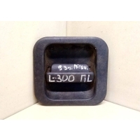 Ручка внутренняя передняя левая 1993 MB421153
