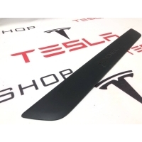 Накладка на порог Tesla Model 3 2022 1090844-00-C,1504763-00-B