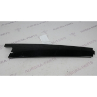 Накладка вертикальная задней двери (стойка B) RH Land Rover Range Rover Sport L494 2013 LR065353