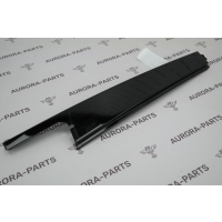Накладка вертикальная задней двери (стойка B) RH Land Rover Range Rover 30DDTX L405 2012 LR034047