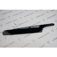 Накладка вертикальная передней двери (стойка B) RH Land Rover Range Rover 30DDTX L405 2012 LR034036